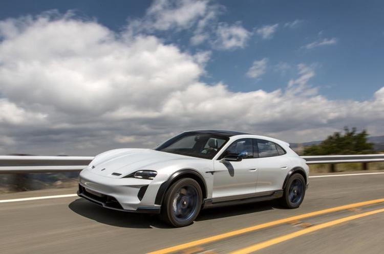 Власники Porsche Taycan зможуть безкоштовно заряджати свої авто протягом 3 років Власники Porsche Taycan зможуть безкоштовно заряджати свої авто протягом 3 років