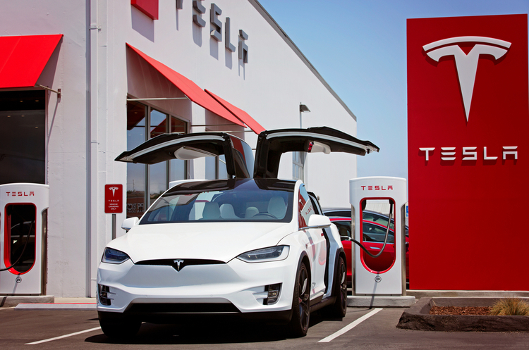 Tesla закінчила 2018 рік зі збитками у майже $1 млрд Tesla закінчила 2018 рік зі збитками у майже $1 млрд