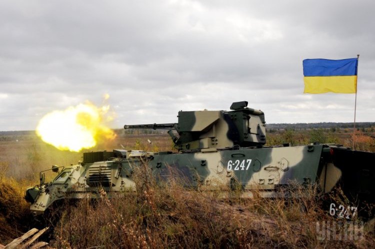 БТР-4 під час польових занять на полігоні в селі Башкирівка Харківської обл. Пристрасті за БТРами: у чому головна проблема української оборонки