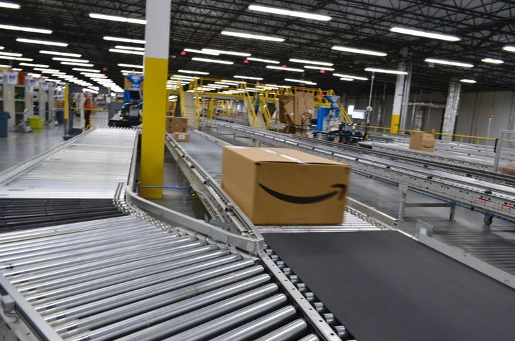 Amazon звільнила кількох працівників за участь у акціях «жовтих жилетів»