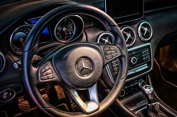 Tesla та Mercedes розпочали переговори про спільне створення електрофургону Tesla та Mercedes розпочали переговори про спільне створення електрофургону