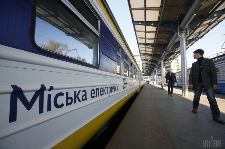 Фото: УНІАН Mastercard і Ощадбанк запустили безконтактну оплату проїзду у київській міській електричці