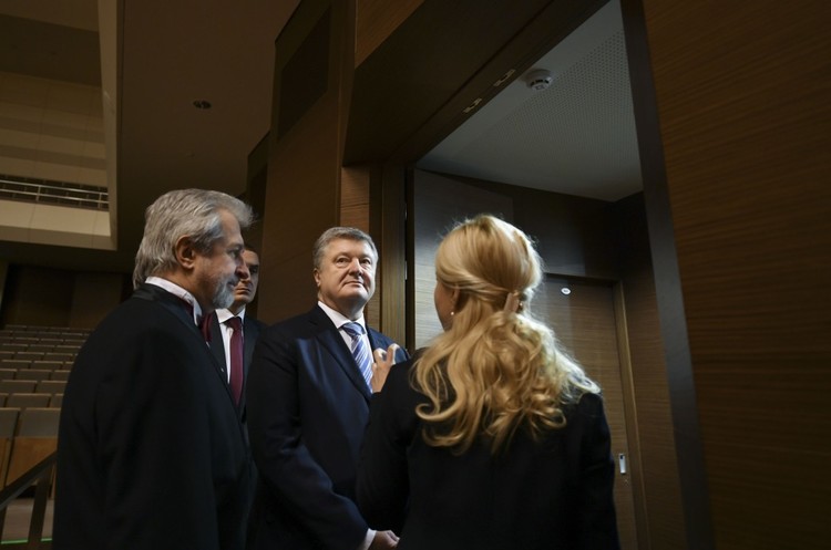 фото Офіційний сайт Президента України Україна змогла замістити понад 50 тисяч видів оборонної продукції з Росії – Порошенко