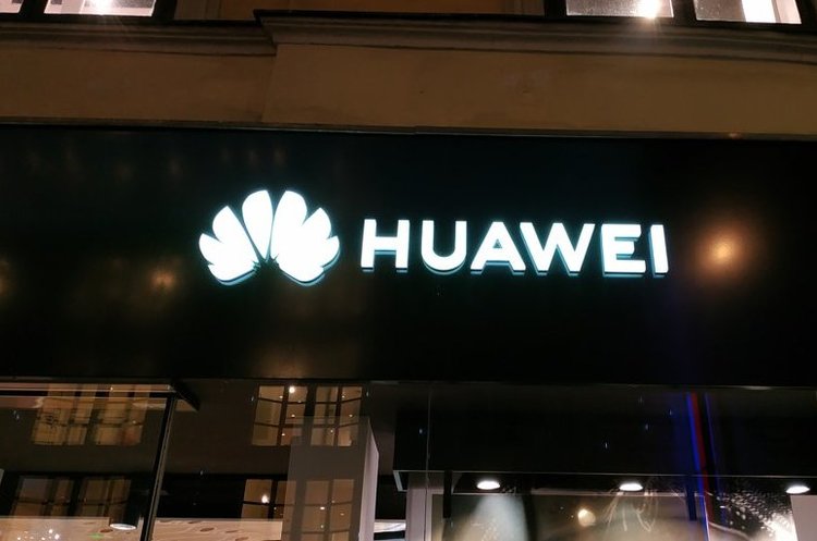 Поки у Huawei проблеми, Samsung активізує зусилля для входу в телекомунікаційний бізнес Поки у Huawei проблеми, Samsung активізує зусилля для входу в телекомунікаційний бізнес