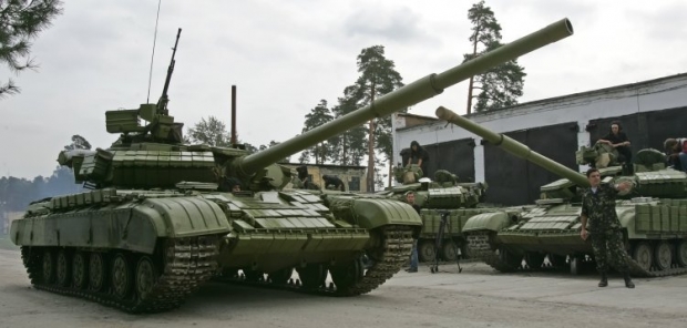 Фото: УНІАН Українська армія отримала 100 модернізованих танків Т-64