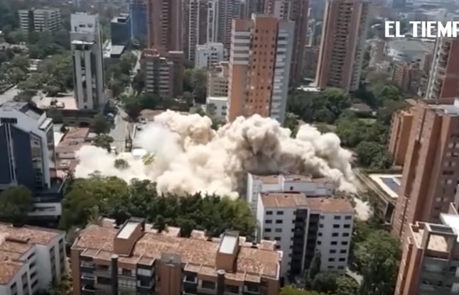 У Колумбії підірвали будинок наркобарона Пабло Ескобара (ВІДЕО) У Колумбії підірвали будинок наркобарона Пабло Ескобара (ВІДЕО)
