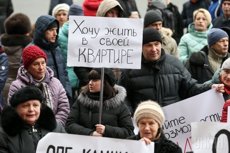 Мітинг жителів будинків, побудованих компаніями Анатолія Войцеховського, біля КМДА 15 березня 2018 року Що АРМА зробить з «будинками Войцеховського»?