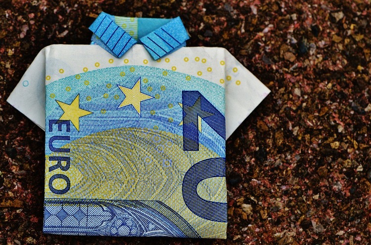 Фото: pixabay НБУ має намір обмежити до 15 000 грн готівкові розрахунки з фізичними особами