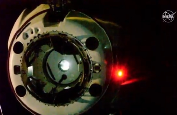 Фото: NASA Dragon-2 компанії SpaceX Ілона Маска успішно пристикувався до МКС (ВІДЕО)