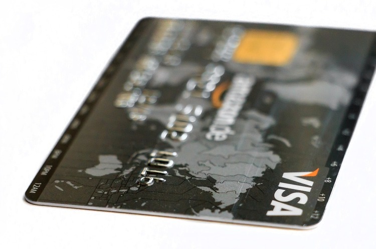Банки з квітня випускатимуть лише безконтактні картки Visa