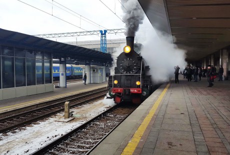 «Укрзалізниця» 8 березня запрошує проїхатися в святковому потязі на паровозній тязі
