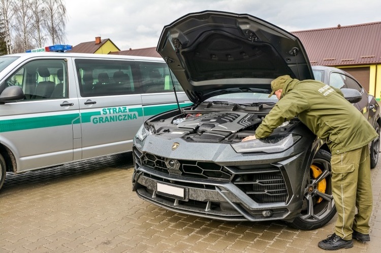 Прикордонники не пустили до України Lamborghini за 10 млн грн Прикордонники не пустили до України Lamborghini за 10 млн грн