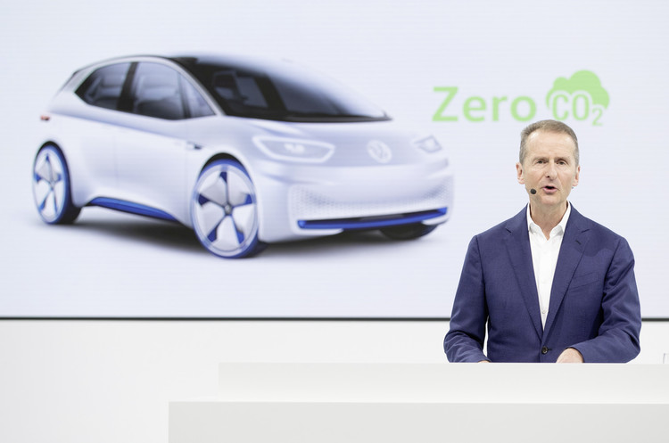 Герберт Дісс, гендиректор Volkswagen Group Volkswagen планує випустити 22 млн електрокарів за наступні 10 років