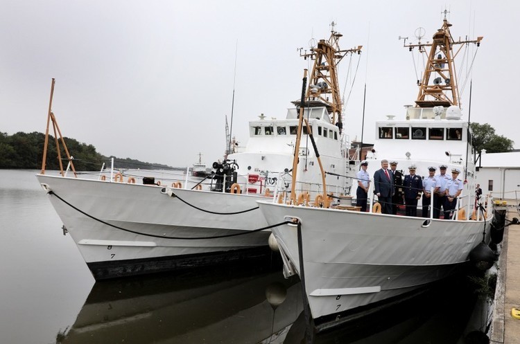 Урочиста церемонія передачі Військово-морським силам України двох патрульних катерів берегової охорони класу «Island», 27 вересня 2018 року США передадуть Україні ще два катери класу Island