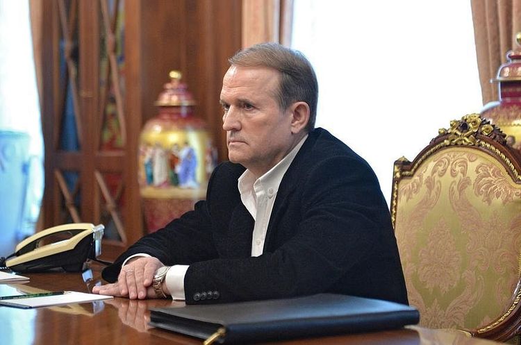 Медведчук продає свій елітний маєток під Києвом