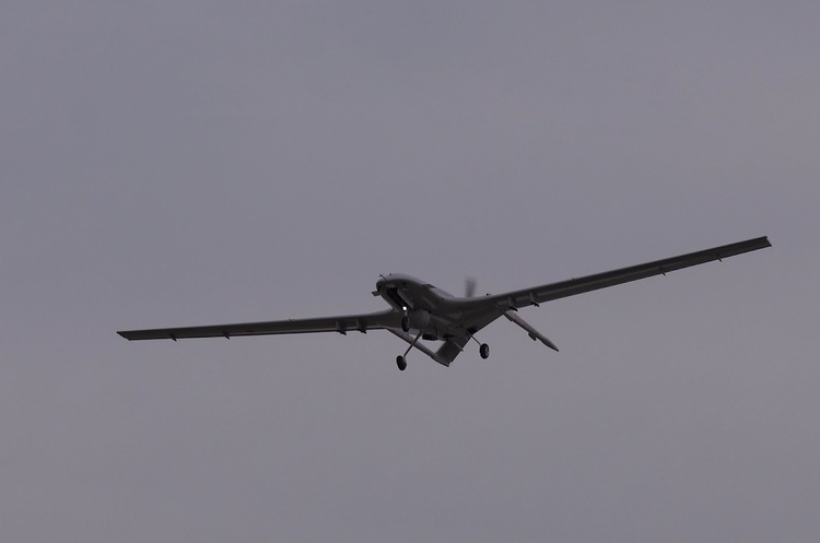 На озброєння ЗСУ вперше були передані ударні безпілотники Bayraktar TB2 (ВІДЕО)