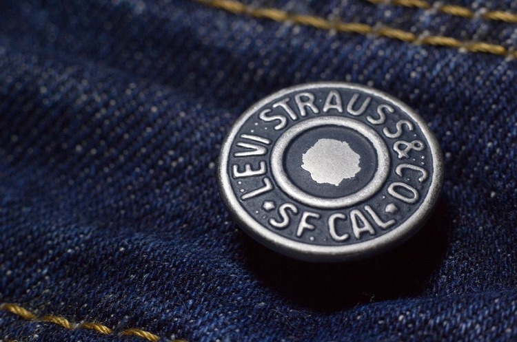 Виробника джинсів Levi Strauss оцінили в $6,6 млрд під час ІРО