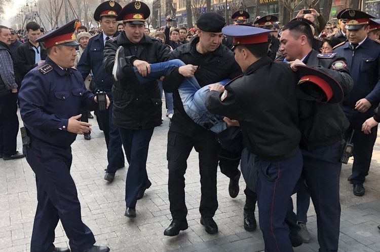 Twitter Marius Fossum ‏ У Казахстані проходять протести проти влади, затримано десятки протестувальників