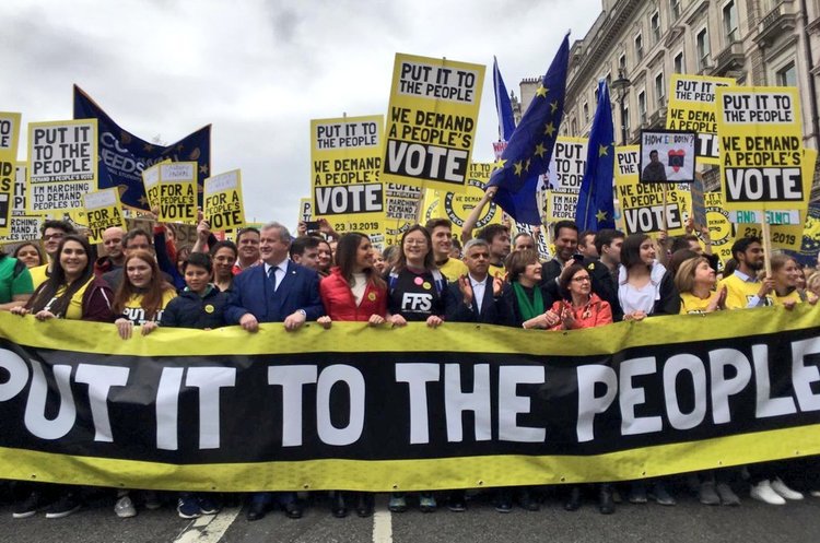 Тисячі британців вийшли на протест проти Brexit Тисячі британців вийшли на протест проти Brexit