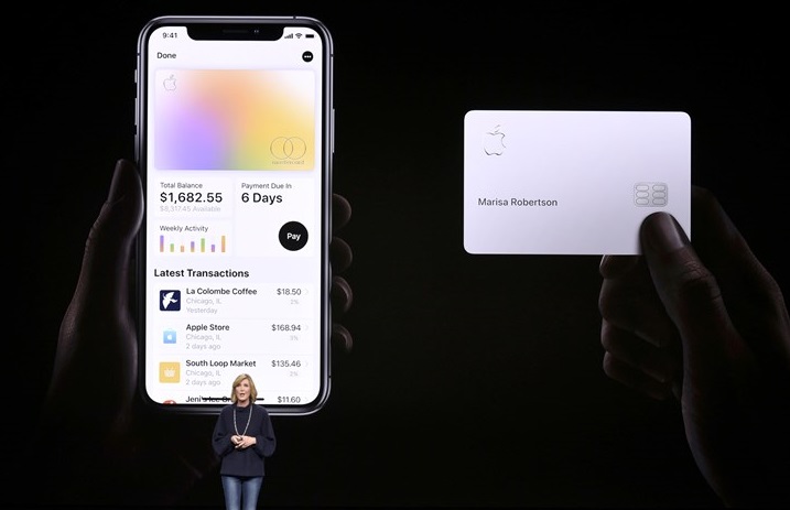 скрін-шот Youtube Apple представила власну банківську карту з оформленням в Apple Pay