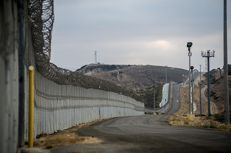 фото BRANDON QUESTER / INEWSOURCE Пентагон виділив Трампу $1 млрд на будівництво стіни на кордоні з Мексикою
