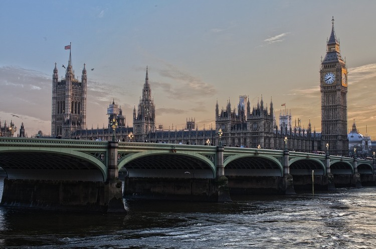 З перевагою в один голос британські депутати підтримали перенесення Brexit З перевагою в один голос британські депутати підтримали перенесення Brexit