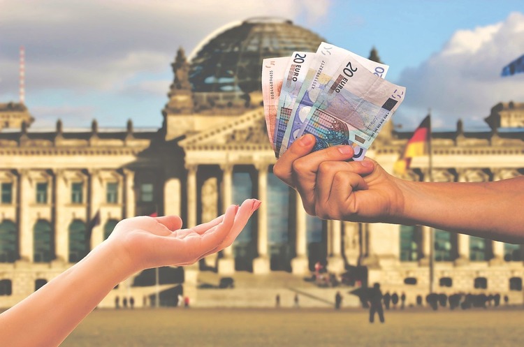 Фото: pixabay.com Купівля валюти населенням у березні перевищила її продаж на $77,3 млн