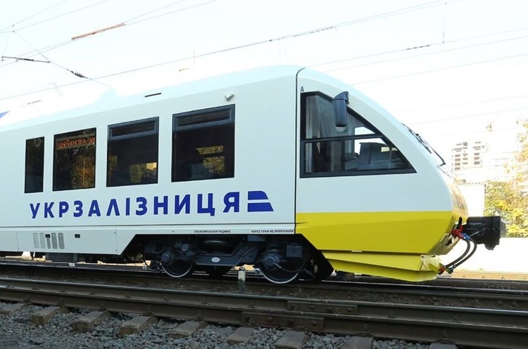 Facebook Укрзалізниця - Ukrzaliznytsia «Укрзалізниця» пропонує у Facebook проголосувати, яких поїздів не вистачає
