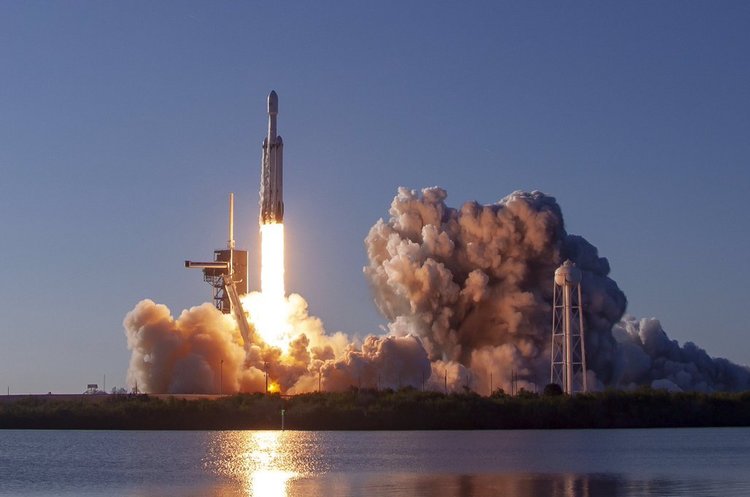 З третьої спроби: SpaceX здійснила перший комерційний запуск своєї Falcon Heavy З третьої спроби: SpaceX здійснила перший комерційний запуск своєї Falcon Heavy