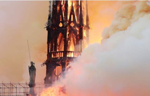 фото Associated Press Працівники Нотр-Даму викликали пожежників на 23 хвилини пізніше, ніж могли б – прокуратура