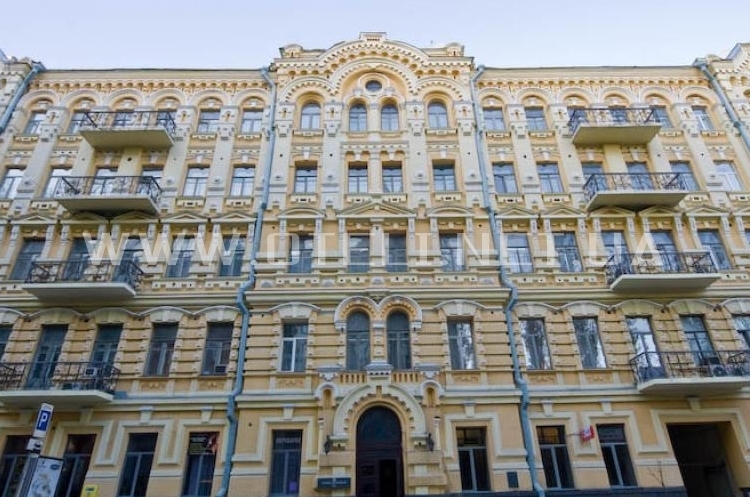 Фото: oteli.net.ua Фірташ продав готель «Санкт-Петербург» у центрі Києва за $15 млн