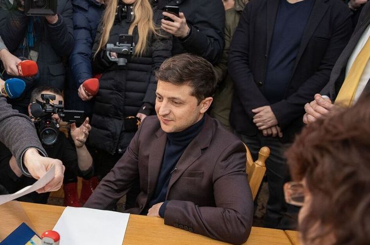 шоумен, кандидат у президенти України Володимир Зеленський Контракт між командою Зеленського та лобістською Signal Group Consulting є на сайті Мін’юсту США
