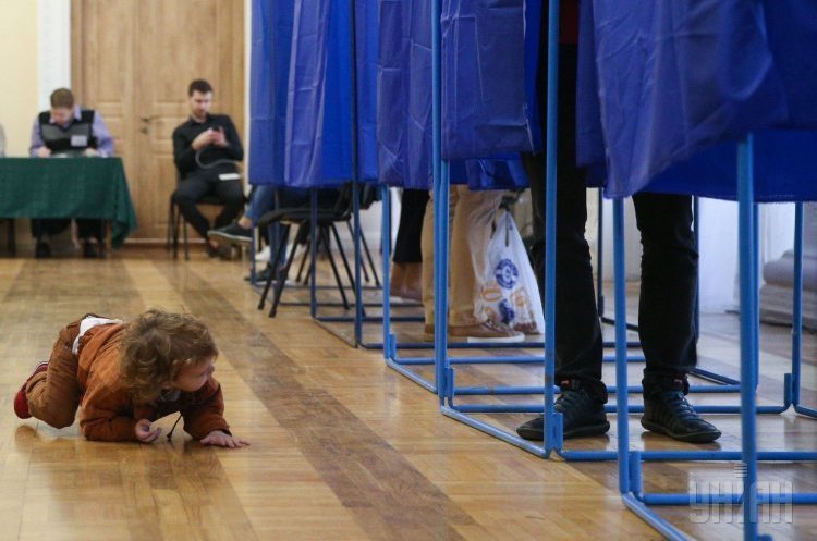 Фото: УНІАН Частина закордонних виборчих дільниць станом на 18:00 розпочала свою роботу