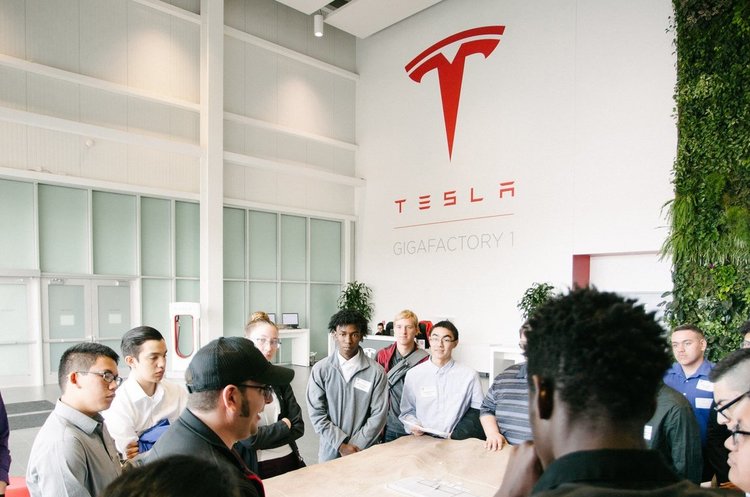 Tesla займається розслідуванням причин вибуху свого авто в Шанхаї (ВІДЕО) Tesla займається розслідуванням причин вибуху свого авто в Шанхаї (ВІДЕО)