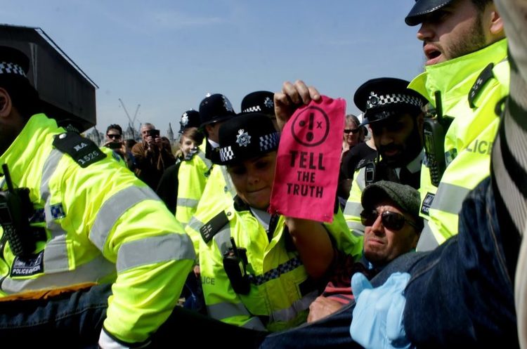 Фото: Amber Lunt, Waterloo Bridge «Бунт проти вимирання»: в Лондоні затримано понад 700 учасників екологічних протестів