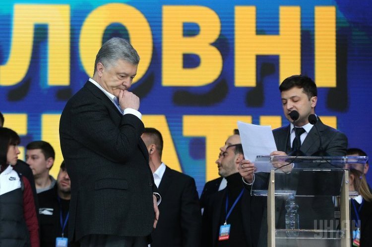 Кандидати в президенти України Петро Порошенко та Володимир Зеленський під час дебатів на НСК "Олімпійський" Чому кампанія Зеленського – це реалізований міф боротьби Добра зі Злом