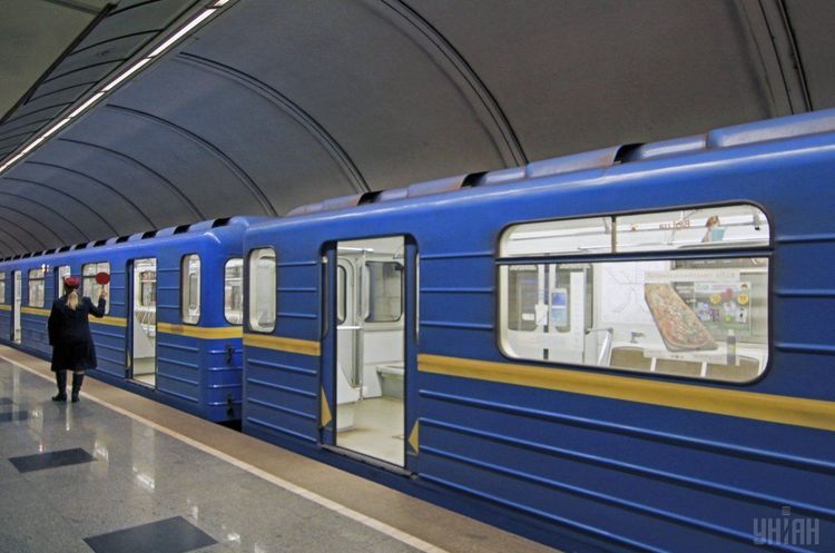 Фото: УНІАН Київський метрополітен планує оновити три станції метро