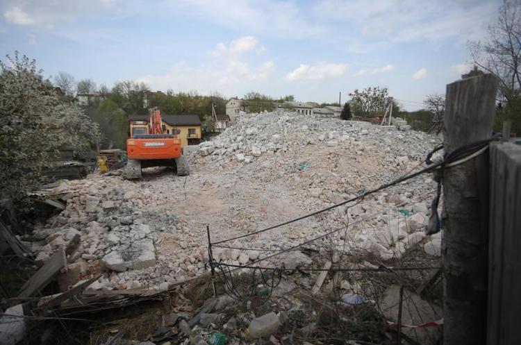 Багатоповерховий будинок повністю демонтували у Львові Багатоповерховий будинок повністю демонтували у Львові
