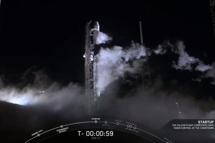SpaceX вивела на орбіту корабель Dragon з вантажем для МКС SpaceX вивела на орбіту корабель Dragon з вантажем для МКС