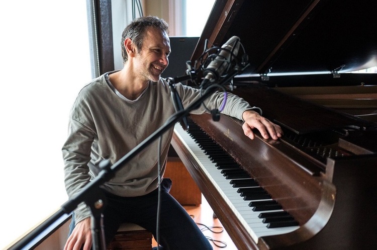 Twitter @s_vakarchuk Вакарчук створює власну політсилу і передвиборчий штаб до парламентських виборів – НВ