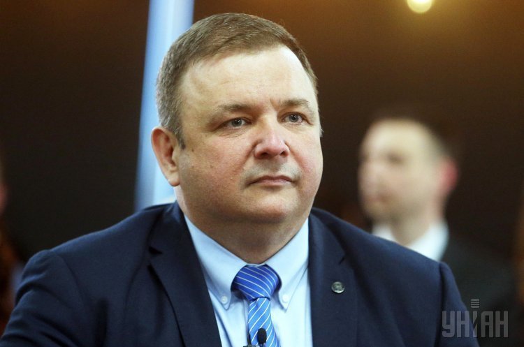 Станіслав Шевчук Шевчук звернувся до Окружного суду з позовом про визнання дій КСУ щодо звільнення незаконними