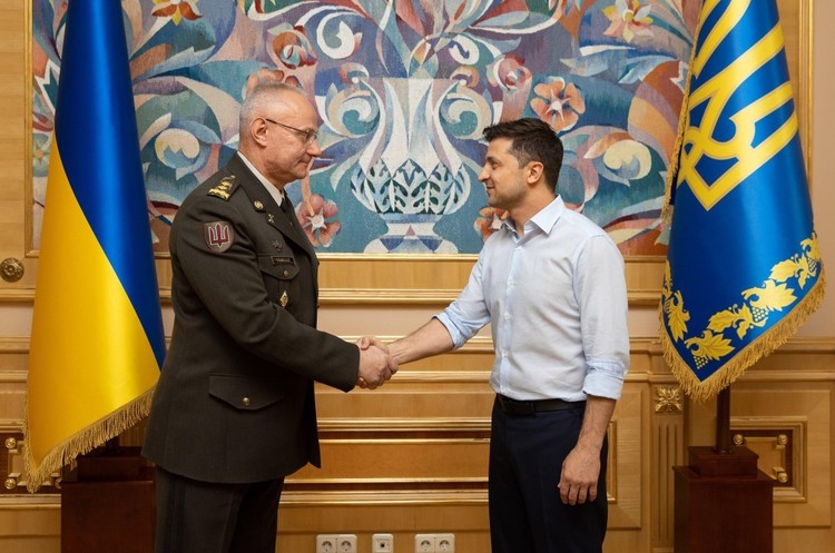 Руслан Хомчак, Володимир Зеленський Зеленський звільнив Муженка і призначив нового начальника Генерального штабу