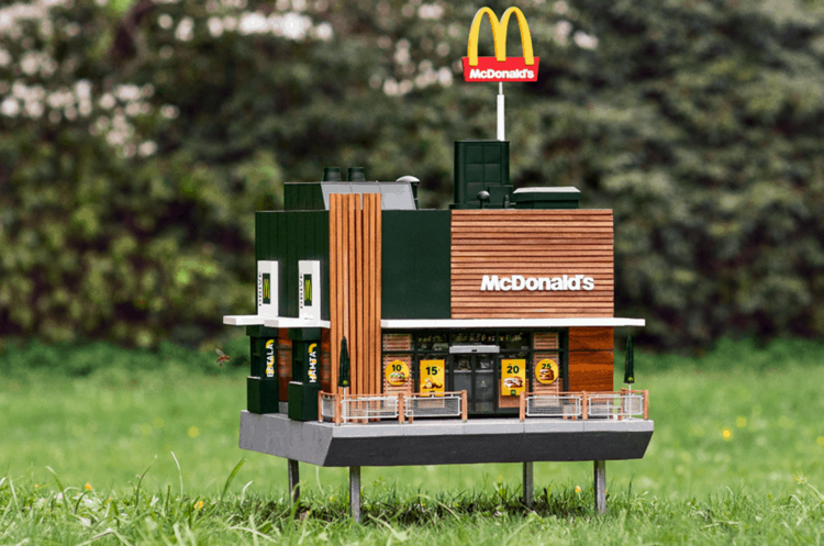 McDonald’s відкрила свій «найменший ресторан» для бджіл (ВІДЕО) McDonald’s відкрила свій «найменший ресторан» для бджіл (ВІДЕО)
