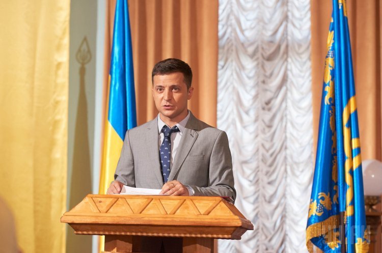 Президент Володимир Зеленський на зйомках серіалу "Слуга народу" «Яндекс» придбав права на показ в РФ серіалу «Слуга народу»