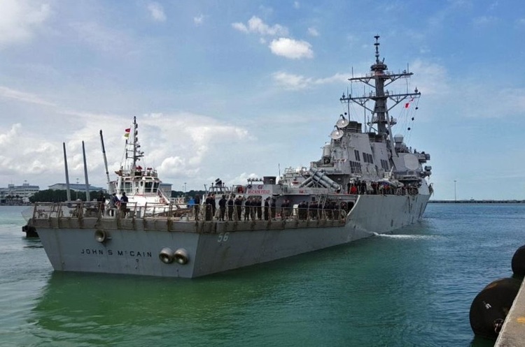 фото US Navy Білий дім наказав приховати від Трампа назву корабля «Джон Маккейн»