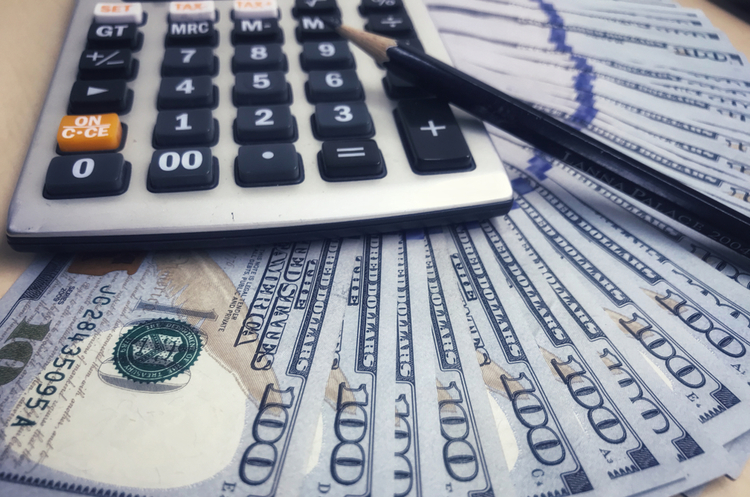 Середня зарплата з 2015 року зросла на $170 Середня зарплата з 2015 року зросла на $170