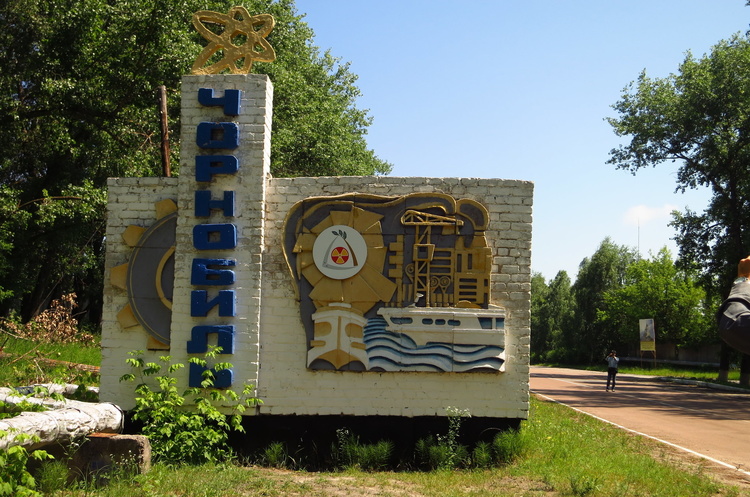 Глава МЗС Франції відвідав Чорнобиль та обглянув новий саркофаг