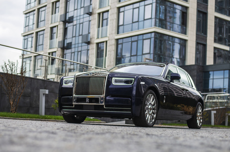 - Rolls-Royce Phantom:     