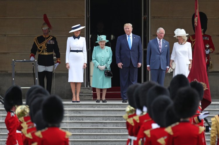 Twitter The Royal Family ‏ Трамп назвав мера Лондона Садіка Хана «невдахою»