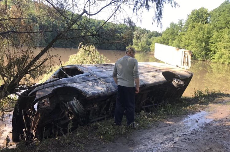 Фото: Василий Коряк - Facebook Тонна хімікатів потрапила в річку Рось, через забруднення у Білій Церкві відключили воду